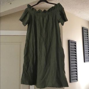 Green cotton off the shoulder dress w/pockets!